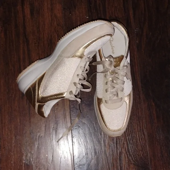 Skechers Metallic Gold and White Shoes - Picture 5 of 8
